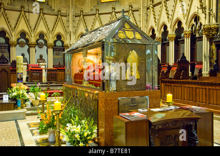 Das Innere der Kathedrale der Himmelfahrt der Jungfrau Maria in Zagreb Kroatien Stockfoto