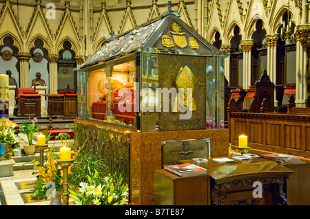 Das Innere der Kathedrale der Himmelfahrt der Jungfrau Maria in Zagreb Kroatien Stockfoto