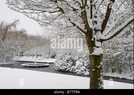 Walpole Park bedeckt im Februar Schnee Ealing London W5 Vereinigtes Königreich Stockfoto