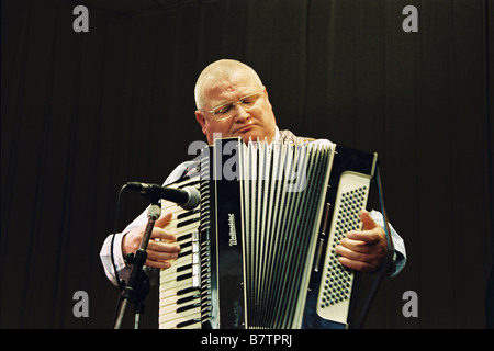 Schultze erhält den Blues Jahr: 2003 - Deutschland Horst Krause Regie: Michael Schorr Stockfoto