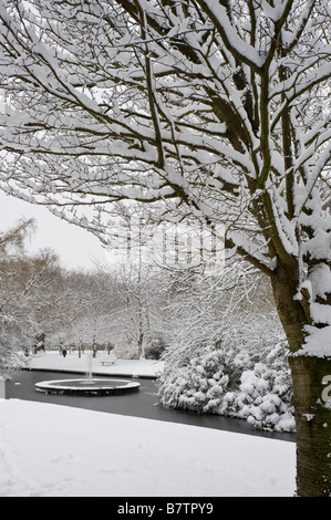 Walpole Park bedeckt im Februar Schnee Ealing London W5 Vereinigtes Königreich Stockfoto