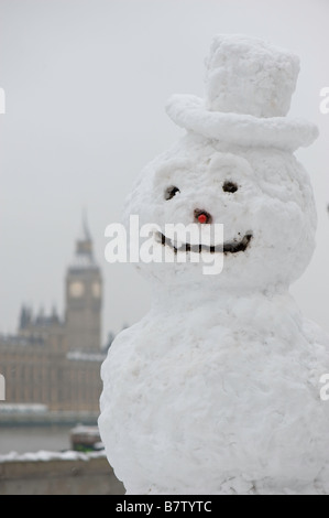 Schneemann auf Albert Embankment London Vereinigtes Königreich Stockfoto