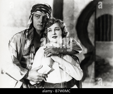 Der Scheich Jahr: 1921 USA Rudolph Valentino, Agnes Ayres Regie: George Melford Stockfoto