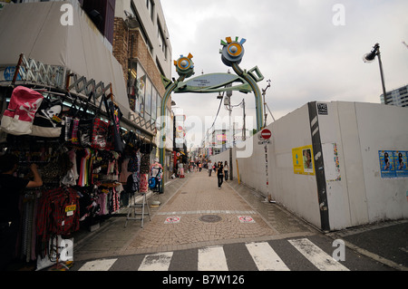 Takeshita Dori (Takeshita Street). Berühmte Einkaufsstraße mit Mode-Boutiquen, Cafés und Restaurants. Harajuku. Tokyo. Japan Stockfoto