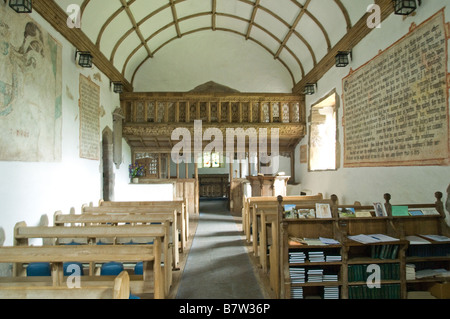 Das Innere der Partrishow Kirche in Monmouthshire zeigen die berühmten Lettner Stockfoto