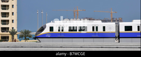 Dubai Palm Jumeirah Monorail Zug im Jahr 2009 die Inbetriebnahme der neuen Metro Zug verbinden wird Stockfoto