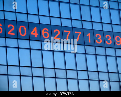 "Das Metronom," eine Installation abschliessender und Uhr von Kristin Jones an der Seite einer Union Square in Manhattan. Stockfoto