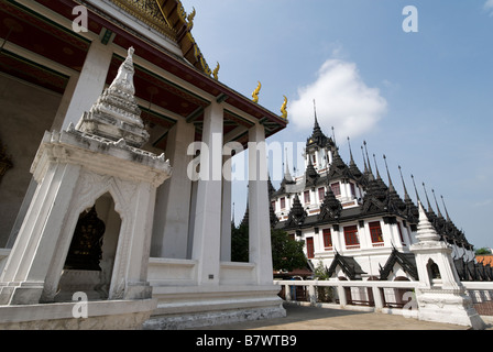 Loha Prasat Metall Palast buddhistischer Tempel im Bezirk Phra Nakorn in Zentral-Bangkok-Thailand Stockfoto