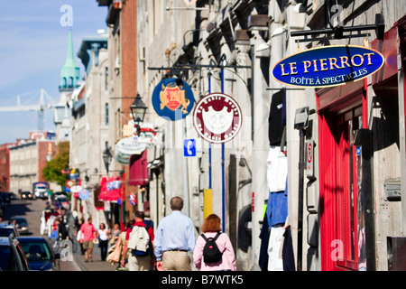 Beschilderung entlang der Rue Saint-Paul in Old Montreal, Montreal, Quebec, Kanada. Stockfoto