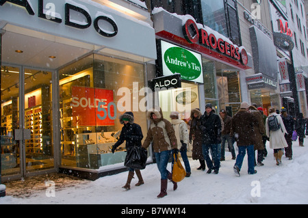 Einkaufen Rue Sainte-Catherine Downtown Montreal Kanada Stockfoto