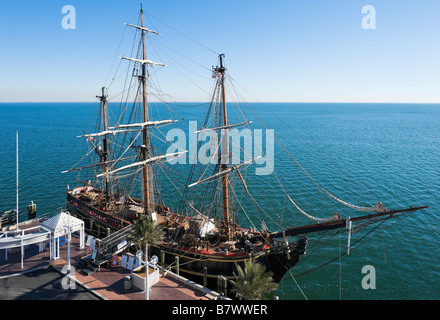 HMS Bounty (Baujahr 1960 für den MGM-Film Meuterei auf der Bounty) festgemacht an St.Petersburg Pier, St. Petersburg, Florida, USA Stockfoto