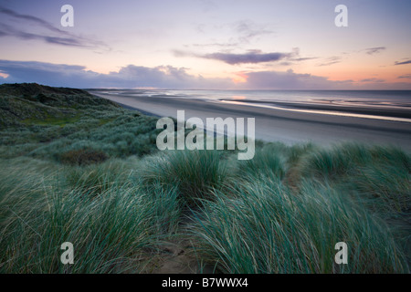 Sanddünen im Murlough Naturreservat mit Ansichten, Dundrum Bay County, Northern Ireland Stockfoto