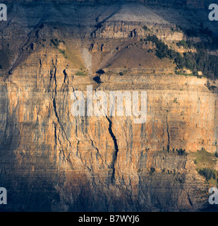 Lichter auf Kalkstein Canyon im Ordesa y Monte Perdido Nationalpark, Spanien, Pyrenäen, Aragon, Huesca Stockfoto