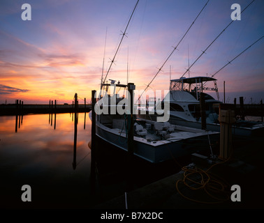 NORTH CAROLINA - Sonnenuntergang am Kap Hatteras Marina in Cape Hatteras National Seashore auf den Outer Banks. Stockfoto