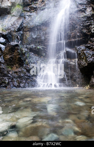 Caledonian Wasserfall auf der Spur im Troodos-Gebirge Südzypern. Stockfoto