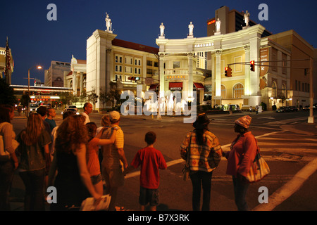 Caesars Casino Hotel, Einbruch der Dunkelheit, Atlantic City, New Jersey, Vereinigte Staaten Stockfoto