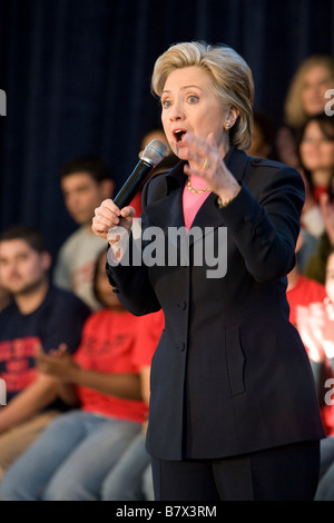 NORTHRIDGE, CA - Januar 17: Präsidentschaftskandidat Senator Hillary Clinton auf einer Kundgebung am CSUN Stockfoto