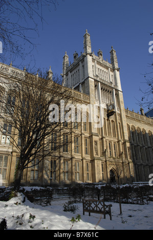 Die Maughan Bibliothek & Information Services Centre, Chancery Lane, London mit Schnee auf dem Boden Stockfoto