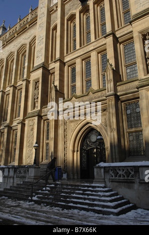 Die Maughan Bibliothek & Information Services Centre, Chancery Lane, London mit Schnee auf dem Boden Stockfoto