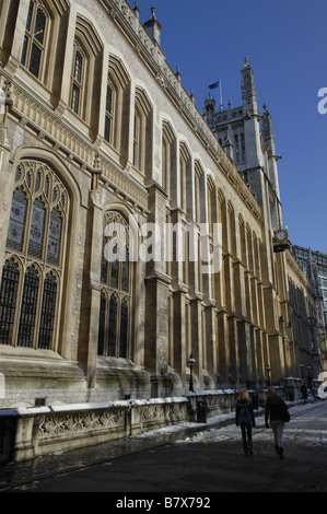 Die Maughan Bibliothek & Information Services Centre, Chancery Lane, London mit Schnee auf dem Boden Stockfoto