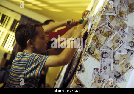 Millionen Millionen Jahr: 2004 - UK/USA Alex Etel Regie: Danny Boyle Stockfoto