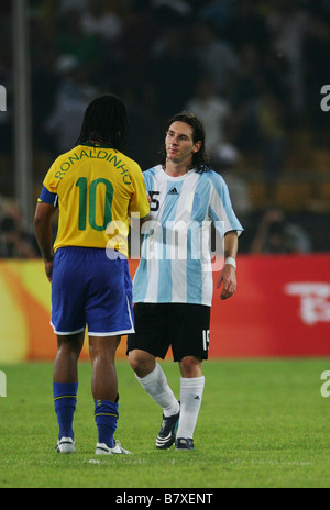 Ronaldinho BH Lionel Messi ARG 19. August 2008 Fußball Beijing 2008 Olympische Spiele Herren Fußball Halbfinalspiel zwischen Argentinien und Brasilien im Arbeiterstadion in Peking China Photo von YUTAKA AFLO SPORT 1040 Stockfoto