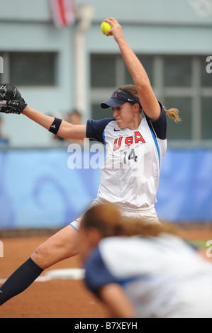 Monica Abbott USA 20. August 2008 Softball Durng der Beijing 2008 Olympischen Sommerspiele zwischen Japan 1 4 USA bei Fengtai Sports Center Softball Feld Peking China Photo von Masakazu Watanabe AFLO SPORT 0005 Stockfoto