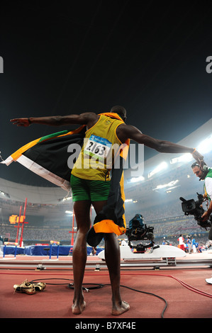 Usain Bolt JAM 20. August 2008 Leichtathletik Usain Bolt aus Jamaika feiert nach dem Bruch des Weltrekord mit einer Zeit von 19 30 gewinnt die Goldmedaille im Herren 200-Meter-Finale bei der Leichtathletik-Leichtathletik-Veranstaltung im National Stadium während der 12. Tag der 2008 Olympischen Spiele in Peking am 20. August 2008 in Peking China Photo von Jun Tsukida AFLO SPORT 0003 Stockfoto