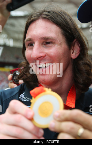 Lionel Messi ARG 23. August 2008 Fußball Beijing 2008 Olympische Spiele Lionel Messi feiert Gewinn einer Goldmedaille bei der Siegerehrung Herren Fußball am nationalen Stadion Vogelnest in Peking China Photo von Daiju Kitamura AFLO SPORT 1045 Stockfoto