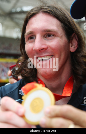 Lionel Messi ARG 23. August 2008 Fußball Beijing 2008 Olympische Spiele Lionel Messi feiert Gewinn einer Goldmedaille bei der Siegerehrung Herren Fußball am nationalen Stadion Vogelnest in Peking China Photo von Daiju Kitamura AFLO SPORT 1045 Stockfoto