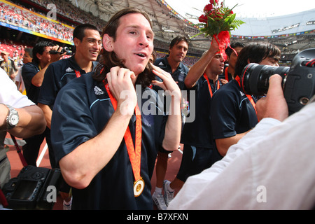 Lionel Messi ARG 23. August 2008 Fußball Beijing 2008 Olympische Spiele Lionel Messi feiert Gewinn einer Goldmedaille bei der Siegerehrung Herren Fußball am nationalen Stadion Vogelnest in Peking China Photo von Daiju Kitamura AFLO SPORT 1045 Stockfoto