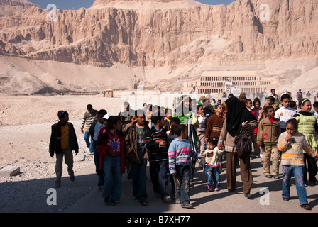 Ägyptische Schule Reise Al Deir al Bahari Temple Luxor Stockfoto