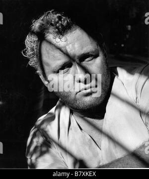 Rod Steiger Rod Steiger ROD STEIGER Dans le Film Frontière Dangereuse über Brücke Année 1957 uk Réalisateur Ken Annakin Stockfoto