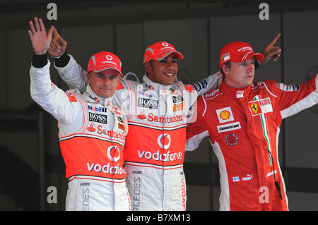 L R Heikki Kovalainen Lewis Hamilton McLaren Kimi Räikkönen Ferrari Drittplatzierte 11. Oktober 2008 Formel 1 Heikki Kovalainen Stockfoto