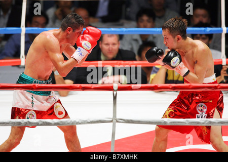 L, R Oscar Larios Takahiro Aoh 16. Oktober 2008 Boxing World Boxing Council WBC Feder Gewicht Titelkampf im Yoyogi 1. Autovermiet Stockfoto