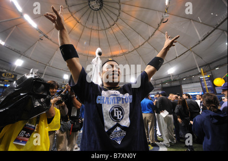 Akinori Iwamura Rays 19. Oktober 2008 MLB Akinori Iwamura von den Tampa Bay Rays feiert nach dem Sieg über die Boston Red Sox in Stockfoto