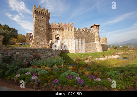 Castello di Amorosa - eine Burg und ein Weingut in der Nähe von Calistoga, Napa Valley, Kalifornien, USA. Stockfoto