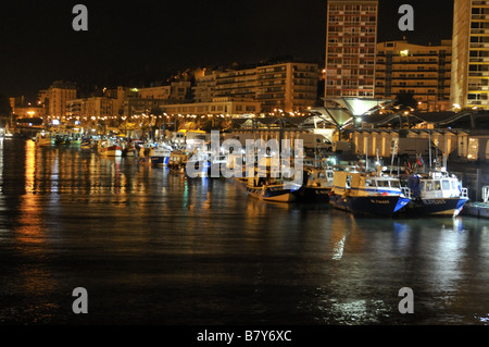 Boulogne-sur-Mer Fischerhafen in der Nacht. Frankreich. Stockfoto