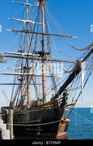 HMS Bounty (Baujahr 1960 für den MGM-Film Meuterei auf der Bounty) festgemacht an St.Petersburg Pier, St. Petersburg, Florida, USA Stockfoto