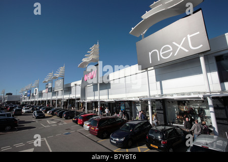 Terrasse des Shop-Einheiten, Birstall Shopping Park Stockfoto