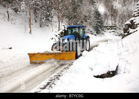 Februar 2008 - Schneepflügen in Cheddar Gorge Somerset, England Stockfoto