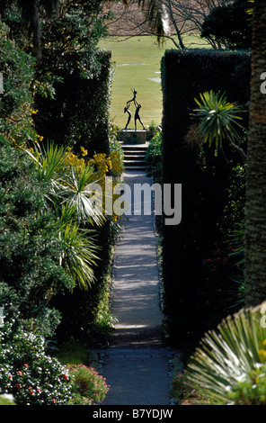 Tresco Kinder Statue Garten der Abtei von Augustus Smith 1834 tresco Scilly-inseln cornwall England uk gegründet. Stockfoto