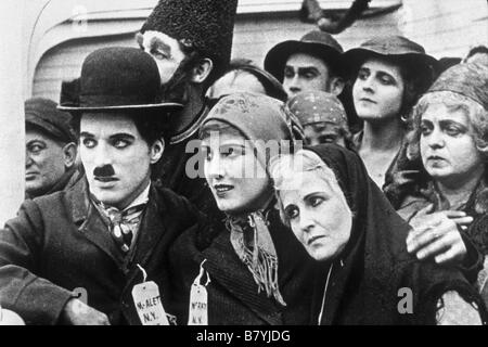 Die eingewanderten Jahr: 1917 USA Charlie Chaplin, Edna Purviance, Kitty Bradbury Regie: Charles Chaplin Stockfoto