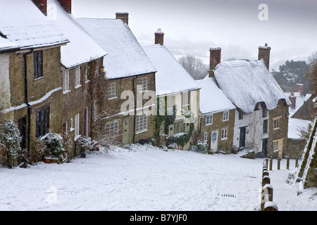 Winter Schnee auf Gold Hill in Shaftesbury in Dorset Stockfoto