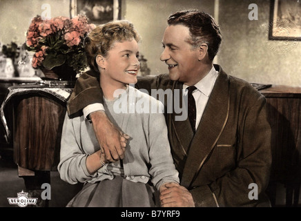 Wenn der weisse Flieder wieder blüht Wenn der weiße Flieder wieder blüht Jahr: 1953 - Westdeutschland Romy Schneider, Willy Fritsch, Regie: Hans Deppe Stockfoto