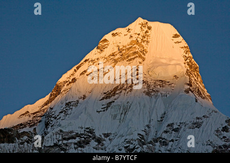 Sonnenuntergang auf Amadablam Berggipfel im Khumbu-Region Everest Tal Nepal Stockfoto