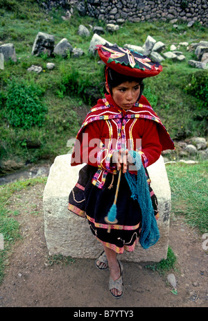 1, 1, Quechua indische Mädchen, Quechua indischen, Mädchen, Mädchen, Kind, in der Nähe von Cuzco, Cusco Region, Peru, Südamerika Stockfoto