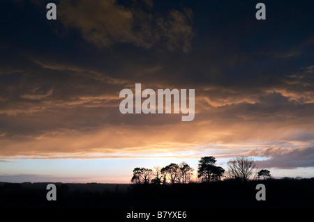 Stürmischer Himmel bei Sonnenuntergang - Indre-et-Loire, Frankreich. Stockfoto