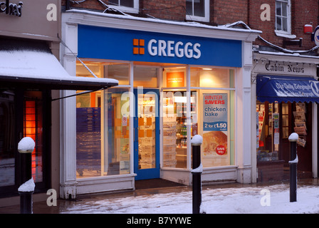 Greggs Bäckerei im Winter, UK Stockfoto