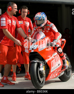 Amerikanische Nicky Hayden von Ducati Marlboro Team macht sich bereit zum Testen beim MotoGP offiziellen Test in SEPANG-MALAYSIA 5. Februar 2009 Stockfoto